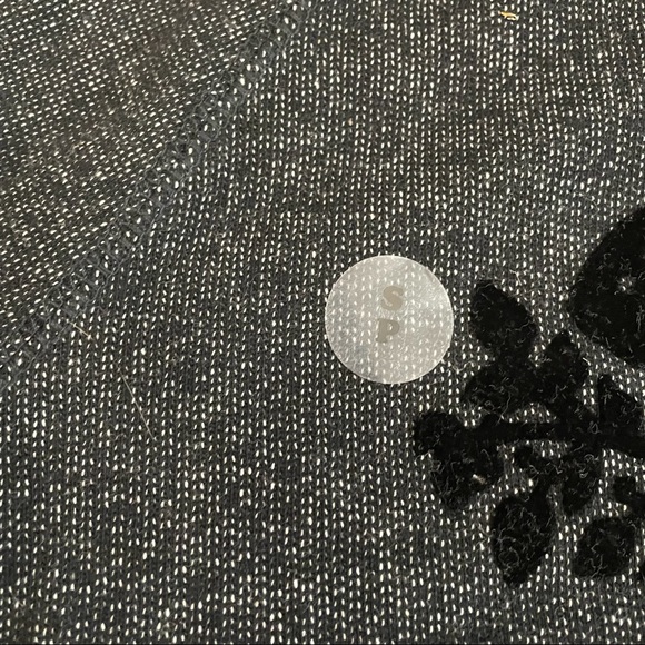 Roots sweatshirt brand new - Picture 3 of 4